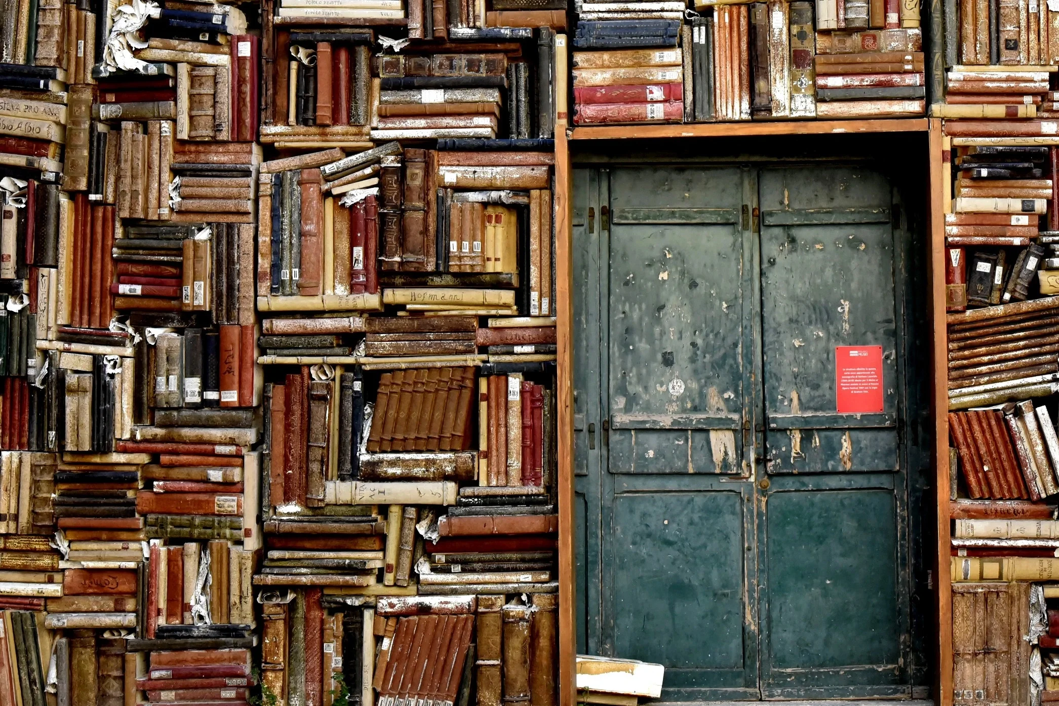 A bookshelf filled with books stands metaphorical for all the knowledge on this page